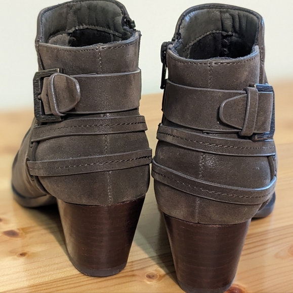 Bare Trap Reid Ankle Bootie Olive Green Side Zipper Heel Strap Metal Buckle - Picture 15 of 15